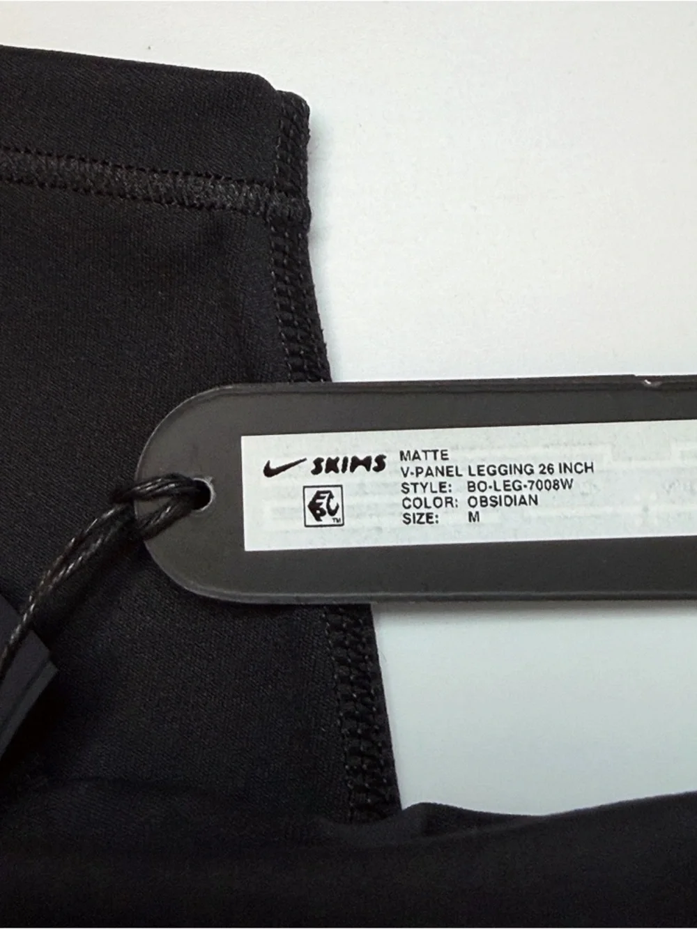 NWT NikeSkims Matte V-Panel 26” Leggings - Picture 6 of 6